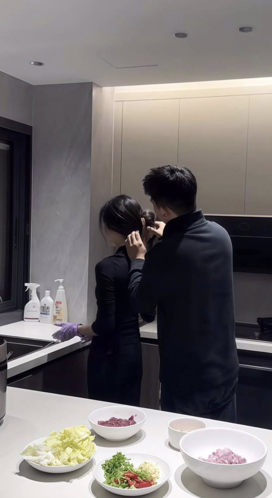 NHÀ CÓ HAI NỮ CHỦ