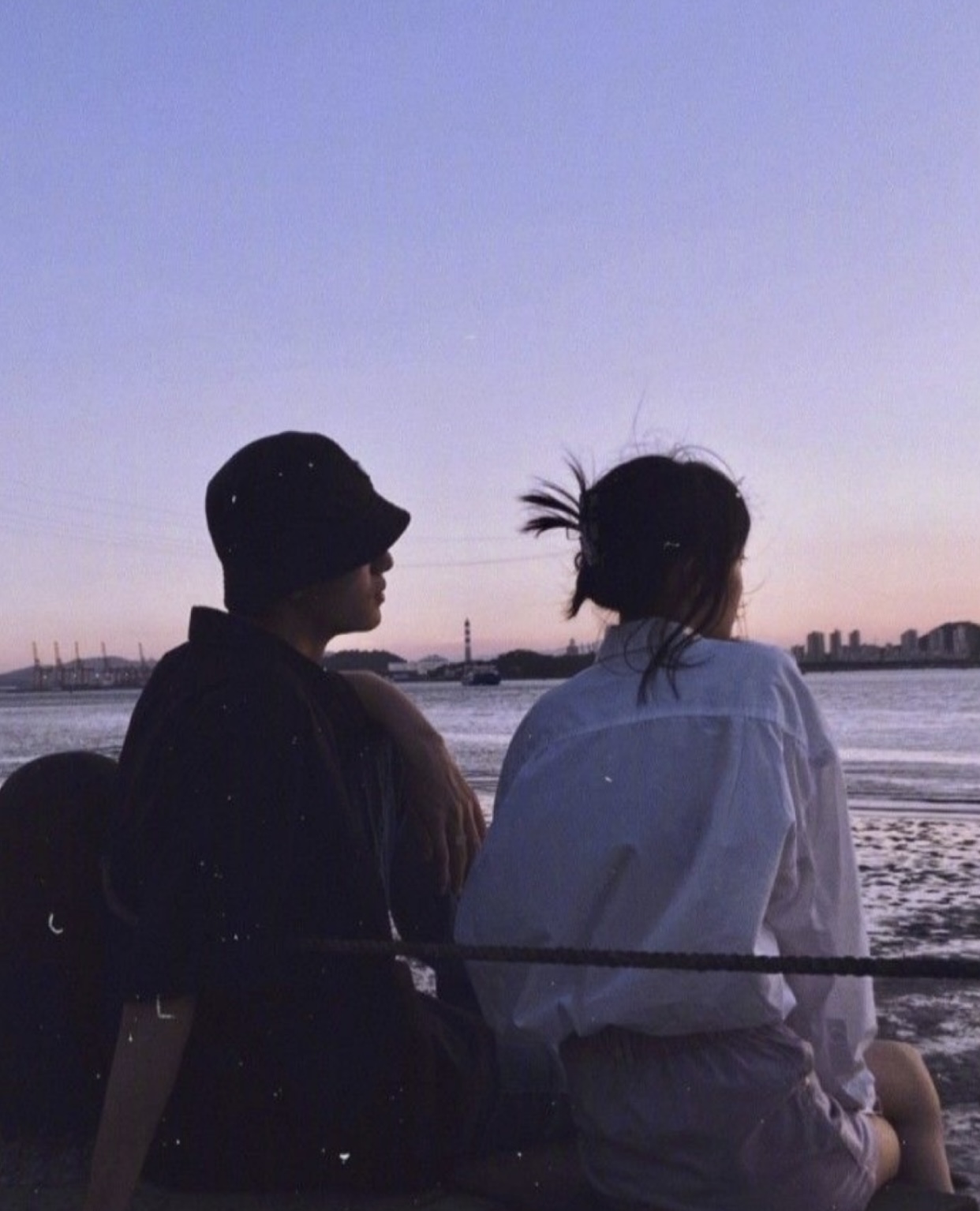 MANG THAI THÁNG THỨ 7, CHỒNG NGOẠI TÌNH