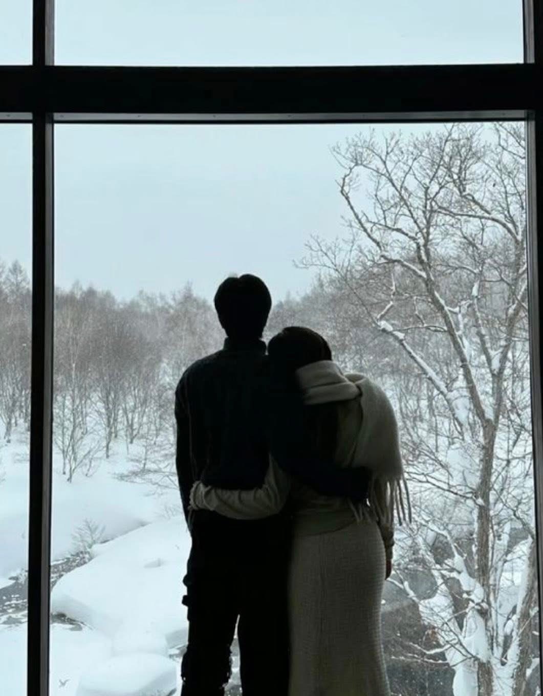 KHOẢNH KHẮC TRAO NHẪN